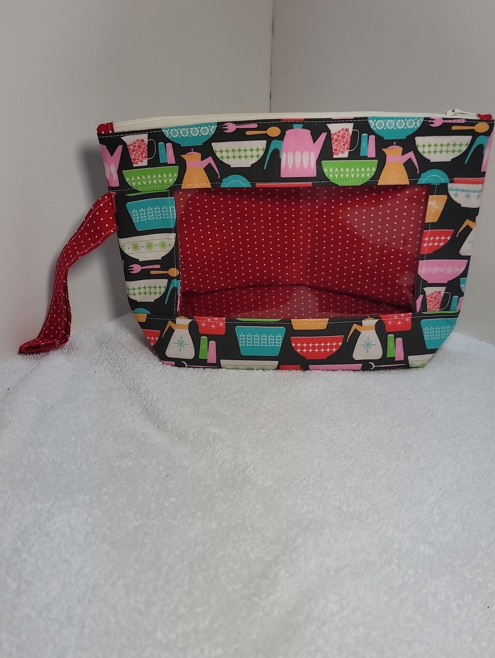Retro Kitchen Print Cosmetic Wristlet Bag in Red NWOT